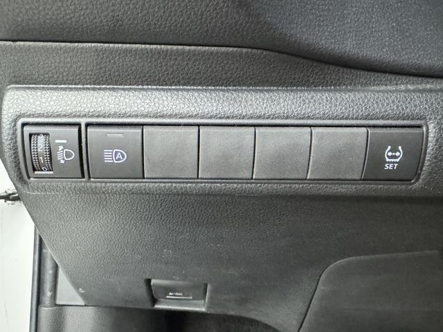 一手認證漂亮車，原鈑件保證，只有實跑7萬公里全原廠保養，車況無待修，可以全額貸，歡迎賞車  第19張相片