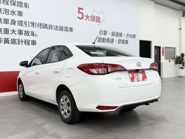 一手認證漂亮車，原鈑件保證，里程數只跑9千多公里，整車內外如新，超優質代步車，可以全額貸款，歡迎賞車  第6張相片