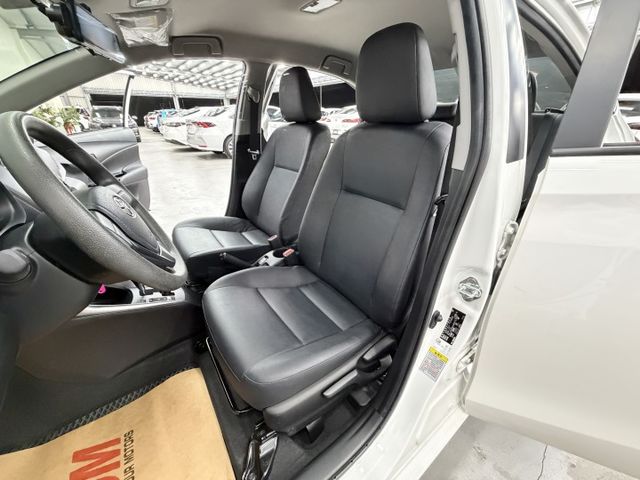 一手認證漂亮車，原鈑件保證，里程數只跑9千多公里，整車內外如新，超優質代步車，可以全額貸款，歡迎賞車  第7張相片