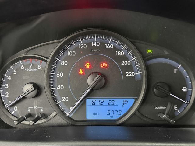 一手認證漂亮車，原鈑件保證，里程數只跑9千多公里，整車內外如新，超優質代步車，可以全額貸款，歡迎賞車  第15張相片