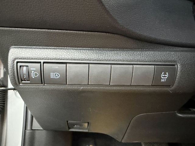 一手認證漂亮車，原鈑件保證，實跑3萬多公里原廠保養，內外如新，可以全額貸歡迎賞車  第14張相片