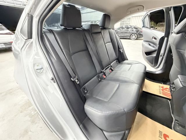 一手認證漂亮車，原鈑件保證，實跑3萬多公里原廠保養，內外如新，可以全額貸歡迎賞車  第16張相片