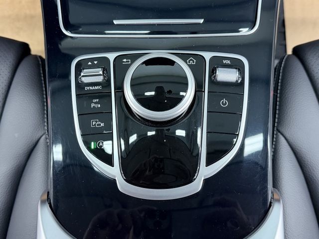 小改款後C200，一手認證漂亮車，原鈑件保證，里程保證只有實跑4萬多公里，內外如新，可以全額貸款，歡迎賞車  第15張相片