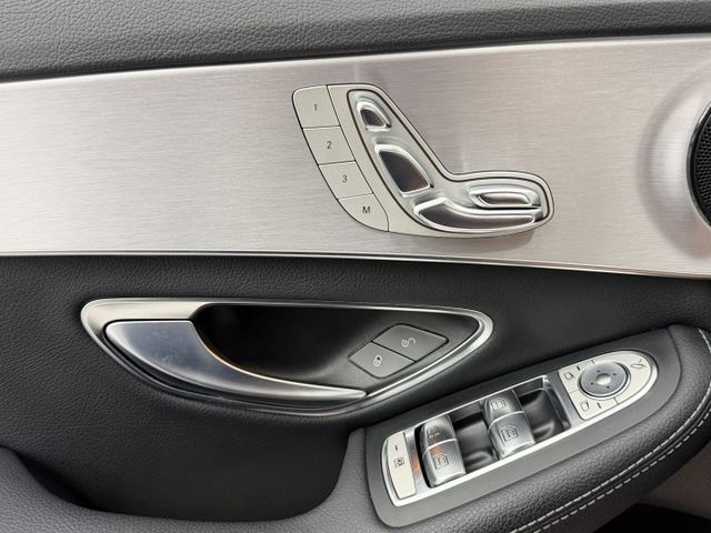 小改款後C200，一手認證漂亮車，原鈑件保證，里程保證只有實跑4萬多公里，內外如新，可以全額貸款，歡迎賞車  第19張相片