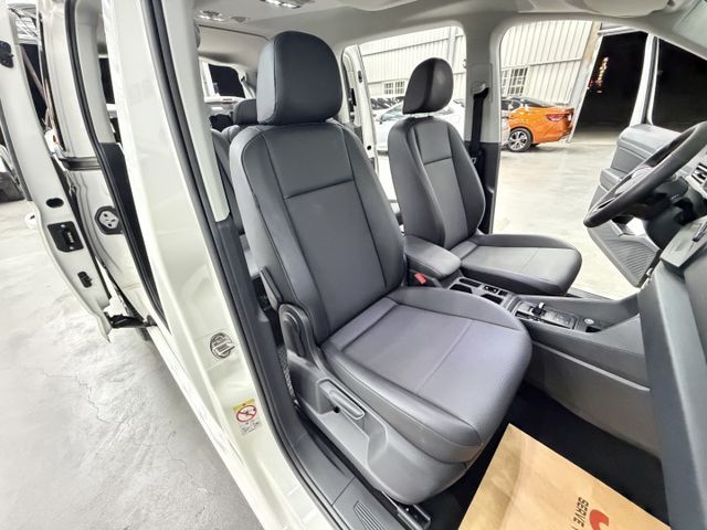 一手認證漂亮車，原鈑件保證，TDi  LIFE版本，ACC、車道維持、CAR PLAY，優質7人座配備滿滿，歡迎賞車  第8張相片