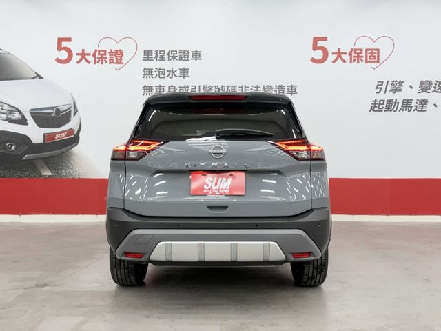 一手認證漂亮車，原鈑件保證，頂級旗艦版配備滿滿，實跑3萬多公里原廠保養，4條輪胎剛換，可以全貸歡迎賞車  第5張相片