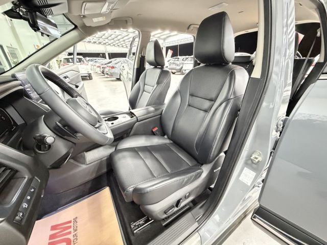 一手認證漂亮車，原鈑件保證，頂級旗艦版配備滿滿，實跑3萬多公里原廠保養，4條輪胎剛換，可以全貸歡迎賞車  第7張相片