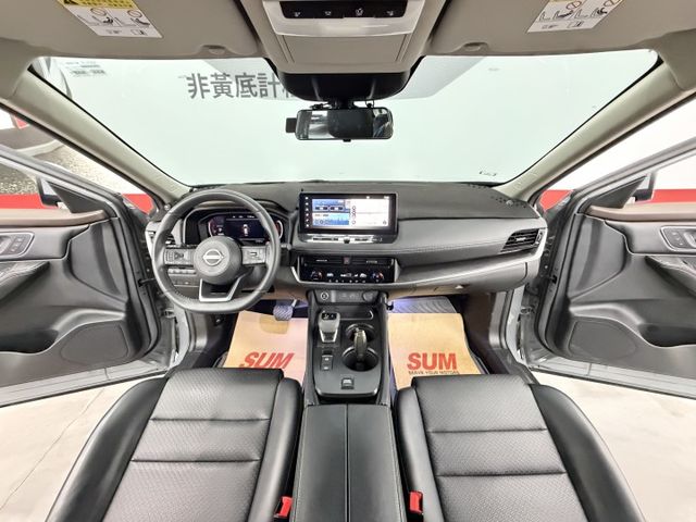 一手認證漂亮車，原鈑件保證，頂級旗艦版配備滿滿，實跑3萬多公里原廠保養，4條輪胎剛換，可以全貸歡迎賞車  第9張相片