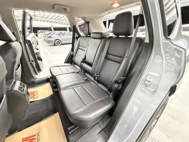 一手認證漂亮車，原鈑件保證，頂級旗艦版配備滿滿，實跑3萬多公里原廠保養，4條輪胎剛換，可以全貸歡迎賞車  第14張相片