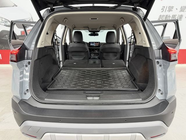 一手認證漂亮車，原鈑件保證，頂級旗艦版配備滿滿，實跑3萬多公里原廠保養，4條輪胎剛換，可以全貸歡迎賞車  第16張相片