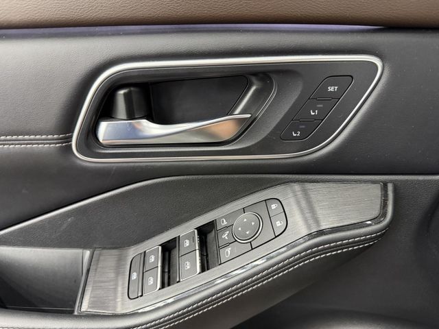 一手認證漂亮車，原鈑件保證，頂級旗艦版配備滿滿，實跑3萬多公里原廠保養，4條輪胎剛換，可以全貸歡迎賞車  第17張相片