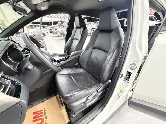 一手認證漂亮車，全程原廠保養，車況頭好壯壯，稀有頂級4WD版本搭配渦輪引擎，穿梭自如的小鋼砲，可以全額貸款，歡迎賞車  第7張相片