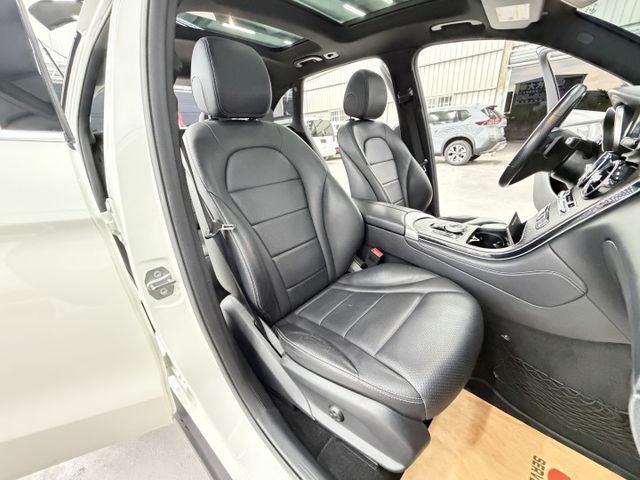 台灣一手女用車，已完成第三方認證，摸門、柏林、全景、CAR PLAY，配備滿滿，可以全額貸，歡迎賞車  第8張相片