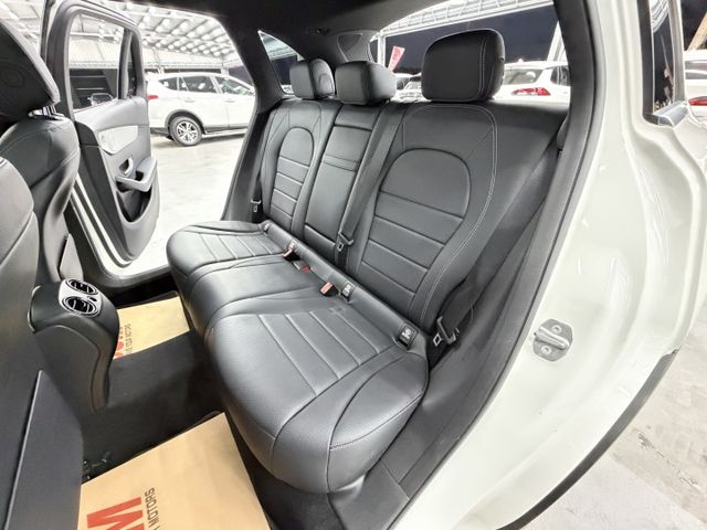 台灣一手女用車，已完成第三方認證，摸門、柏林、全景、CAR PLAY，配備滿滿，可以全額貸，歡迎賞車  第15張相片