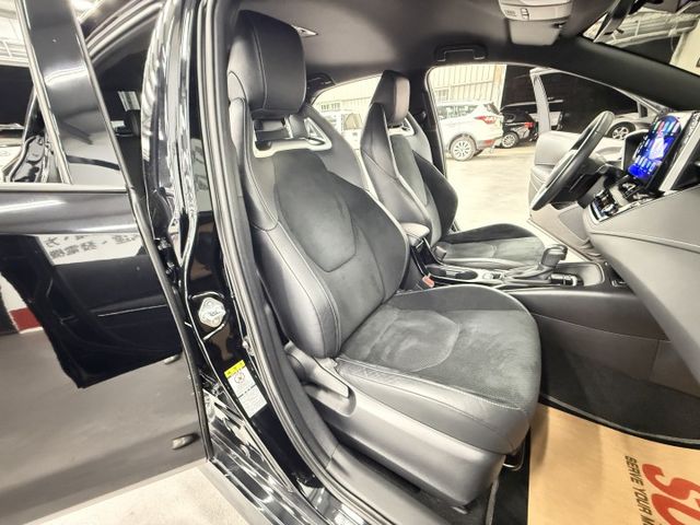 一手認證漂亮車，原鈑件保證，頂級旗艦版，全原廠保養~車況健康無待修，可以全額貸款，歡迎賞車  第8張相片