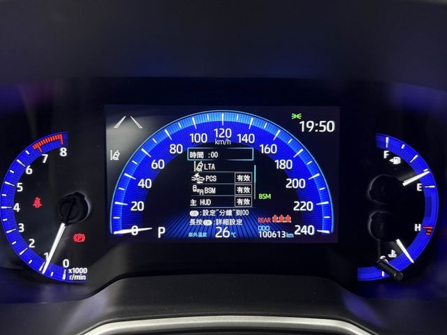 一手認證漂亮車，原鈑件保證，頂級旗艦版，全原廠保養~車況健康無待修，可以全額貸款，歡迎賞車  第19張相片