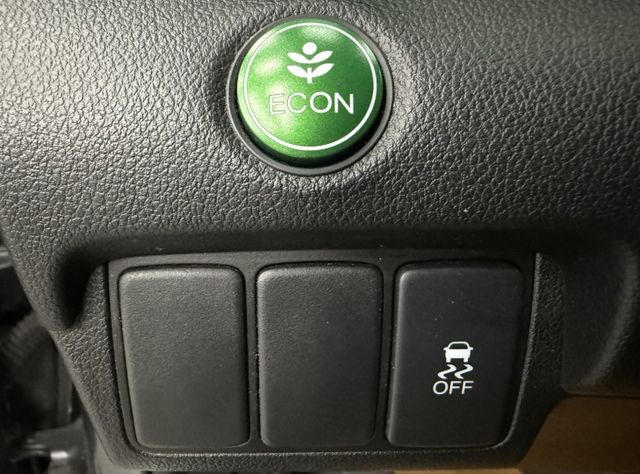 一手認證漂亮車，原鈑件保證，全原廠保養，相同稅金當然要買更好開的2.4，全車無待修，可以全額貸，歡迎賞車  第17張相片