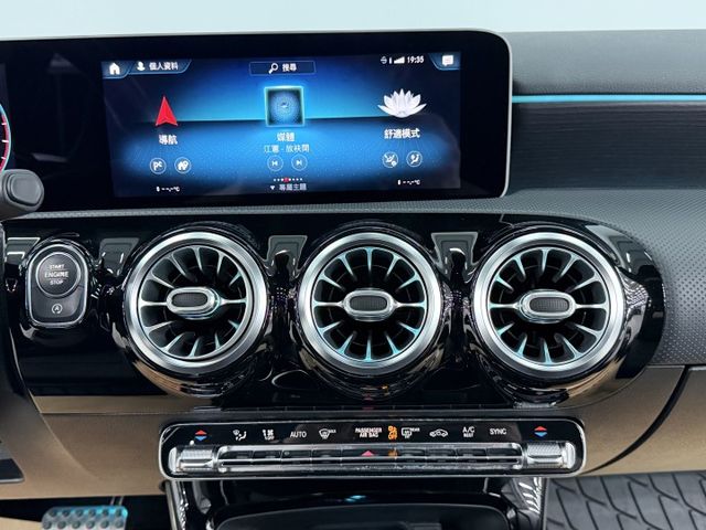 外匯A250 4MATIC 小鋼炮，台灣一手漂亮車，認證原鈑件保證，僅實跑5萬多公里，氣氛漂亮，可以全額貸款，歡迎賞車  第11張相片