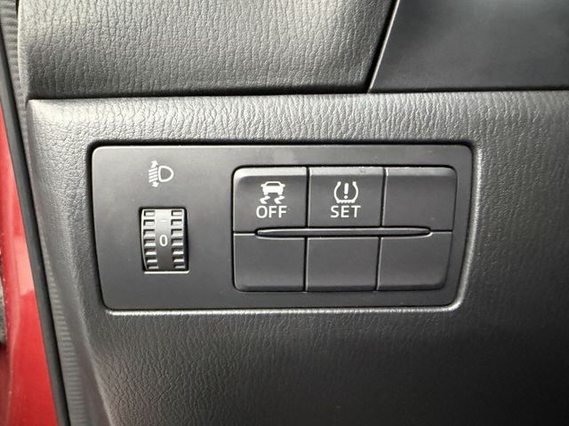 一手認證漂亮車，超低里程僅實跑5萬多公里，內外漂亮如新，剛花2萬多整理耗材，車況無待修，可以全額貸，歡迎賞車  第18張相片