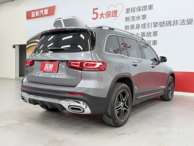 先誠實再成交~車尾被親到換鈑件，反應價格上~超便宜一手認證車，僅實跑5萬多公里，AMG、7人座、23P、360，配備滿滿  第4張相片