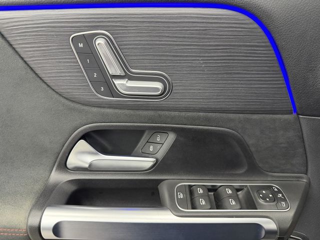 先誠實再成交~車尾被親到換鈑件，反應價格上~超便宜一手認證車，僅實跑5萬多公里，AMG、7人座、23P、360，配備滿滿  第13張相片