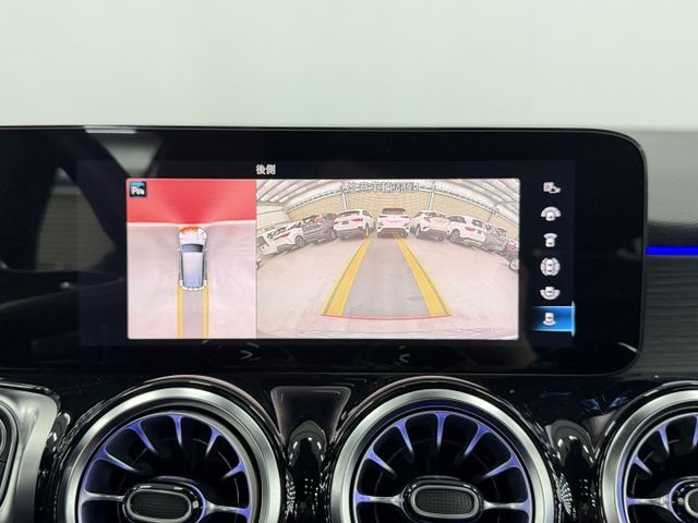 先誠實再成交~車尾被親到換鈑件，反應價格上~超便宜一手認證車，僅實跑5萬多公里，AMG、7人座、23P、360，配備滿滿  第14張相片