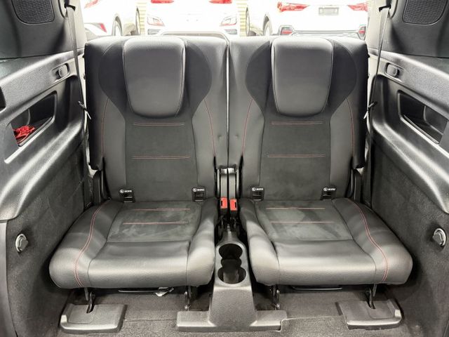 先誠實再成交~車尾被親到換鈑件，反應價格上~超便宜一手認證車，僅實跑5萬多公里，AMG、7人座、23P、360，配備滿滿  第20張相片