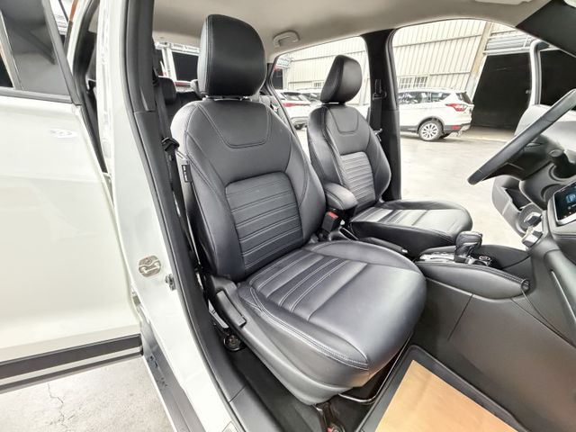 一手媽媽認證漂亮車，原鈑件保證，智行旗艦版選配雙色，僅實跑6萬多公里原廠保養，內外漂亮，歡迎賞車  第7張相片