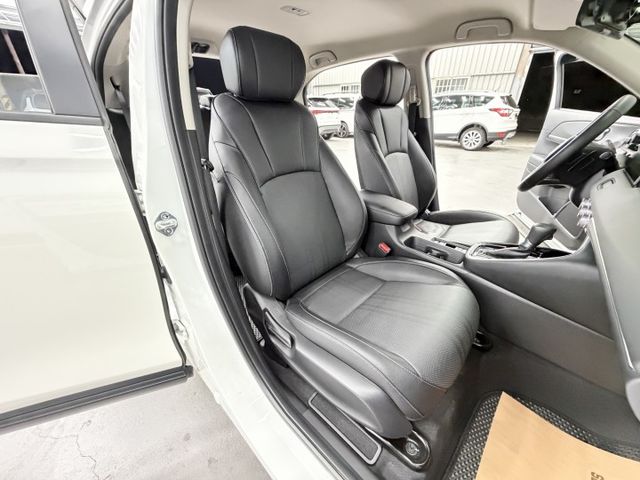 一手認證漂亮車，原鈑件保證，頂級PRESTIGE版本，僅實跑5萬公里原廠保養，車況內外漂亮，歡迎賞車  第8張相片