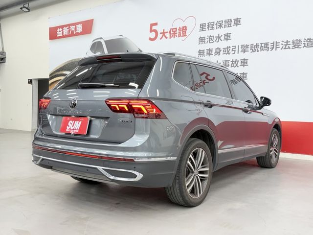 一手認證漂亮車，原鈑件保證，僅實跑3萬公里，市場不多的7人座，PREMIUM版本，配備滿滿可以全額貸，歡迎賞車  第4張相片