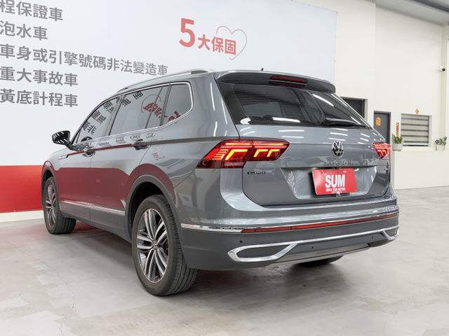 一手認證漂亮車，原鈑件保證，僅實跑3萬公里，市場不多的7人座，PREMIUM版本，配備滿滿可以全額貸，歡迎賞車  第6張相片