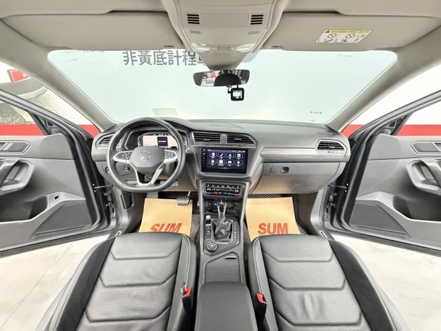 一手認證漂亮車，原鈑件保證，僅實跑3萬公里，市場不多的7人座，PREMIUM版本，配備滿滿可以全額貸，歡迎賞車  第9張相片