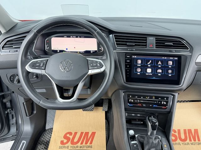 一手認證漂亮車，原鈑件保證，僅實跑3萬公里，市場不多的7人座，PREMIUM版本，配備滿滿可以全額貸，歡迎賞車  第10張相片