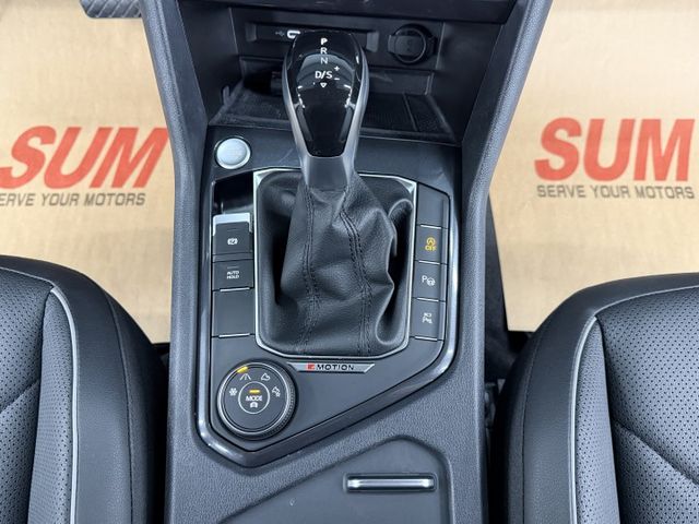 一手認證漂亮車，原鈑件保證，僅實跑3萬公里，市場不多的7人座，PREMIUM版本，配備滿滿可以全額貸，歡迎賞車  第16張相片