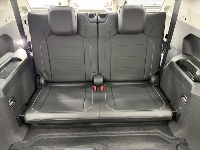 一手認證漂亮車，原鈑件保證，僅實跑3萬公里，市場不多的7人座，PREMIUM版本，配備滿滿可以全額貸，歡迎賞車  第19張相片