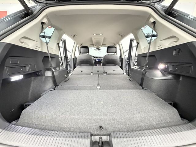 一手認證漂亮車，原鈑件保證，僅實跑3萬公里，市場不多的7人座，PREMIUM版本，配備滿滿可以全額貸，歡迎賞車  第20張相片