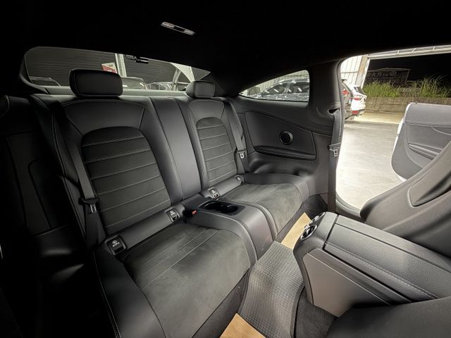 總代理一手董娘漂亮車，認證原鈑件，市場稀有的COUPE，僅實跑3萬多公里，有AMG、23P，內外漂亮如新，歡迎賞車  第19張相片