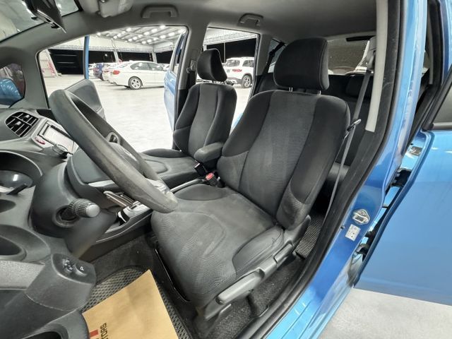 超漂亮代步小車，一手車已完成第三方認證，僅實跑14萬多公里，里程保證，全車無待修~歡迎賞車  第7張相片