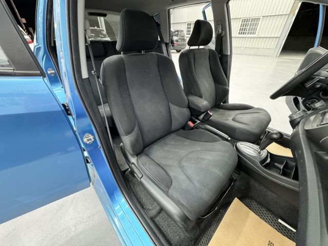 超漂亮代步小車，一手車已完成第三方認證，僅實跑14萬多公里，里程保證，全車無待修~歡迎賞車  第10張相片