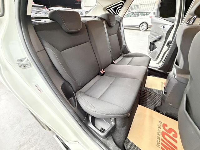 認證原鈑件優質代步車，滿滿精品!氣壓懸吊、MD套件、鋁圈、排氣管、免鑰匙，只跑11萬多公里，可以全額貸，歡迎賞車  第13張相片