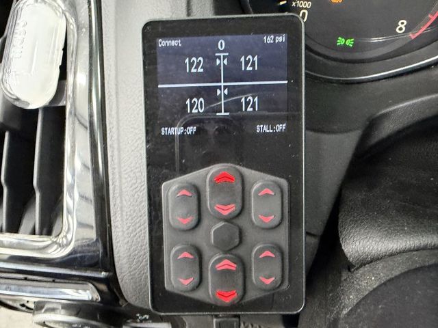 認證原鈑件優質代步車，滿滿精品!氣壓懸吊、MD套件、鋁圈、排氣管、免鑰匙，只跑11萬多公里，可以全額貸，歡迎賞車  第15張相片