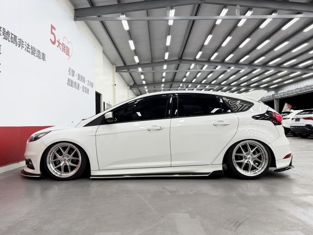 認證原鈑件優質代步車，滿滿精品!氣壓懸吊、MD套件、鋁圈、排氣管、免鑰匙，只跑11萬多公里，可以全額貸，歡迎賞車  第17張相片