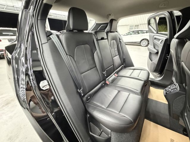 認證漂亮車，原鈑件保證，里程只實跑3萬多公里，車況無待修，內外如新~安全性好配備滿，可以全額貸歡迎賞車  第11張相片