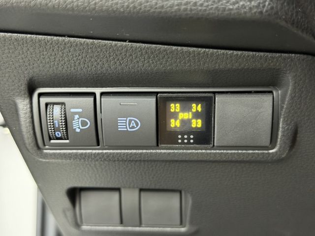 一手媽媽自用漂亮車，認證原鈑件保證，只實跑2萬多公里，原廠保養里程保證，內外如新，可以全額貸款，歡迎賞車  第17張相片