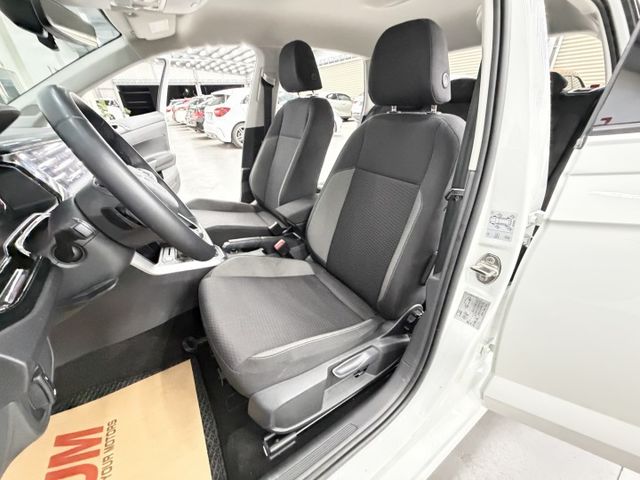 買新車的感覺~一手認證漂亮車，原鈑件保證，僅實跑4千公里，里程保證，TECH版本，可以全額貸款，歡迎賞車  第7張相片