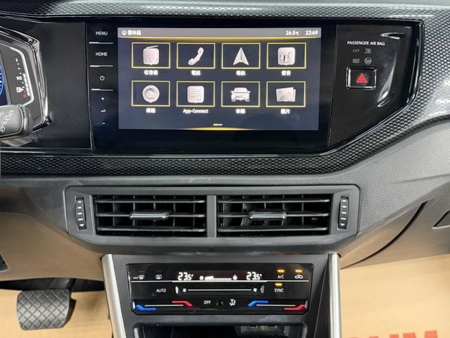 買新車的感覺~一手認證漂亮車，原鈑件保證，僅實跑4千公里，里程保證，TECH版本，可以全額貸款，歡迎賞車  第13張相片