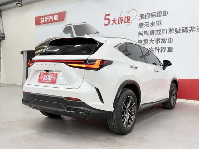 一手認證漂亮車，原鈑件保證，汽油頂規豪華版，里程保證實跑1萬多公里，用二手車價買到新車品質~歡迎賞車  第4張相片