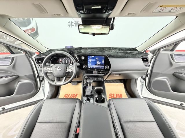 一手認證漂亮車，原鈑件保證，汽油頂規豪華版，里程保證實跑1萬多公里，用二手車價買到新車品質~歡迎賞車  第9張相片