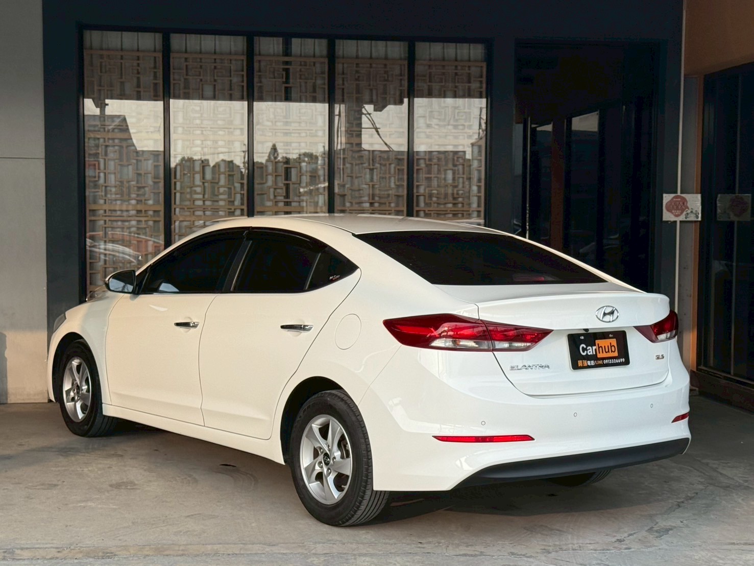 2017 ELANTRA  第2張相片