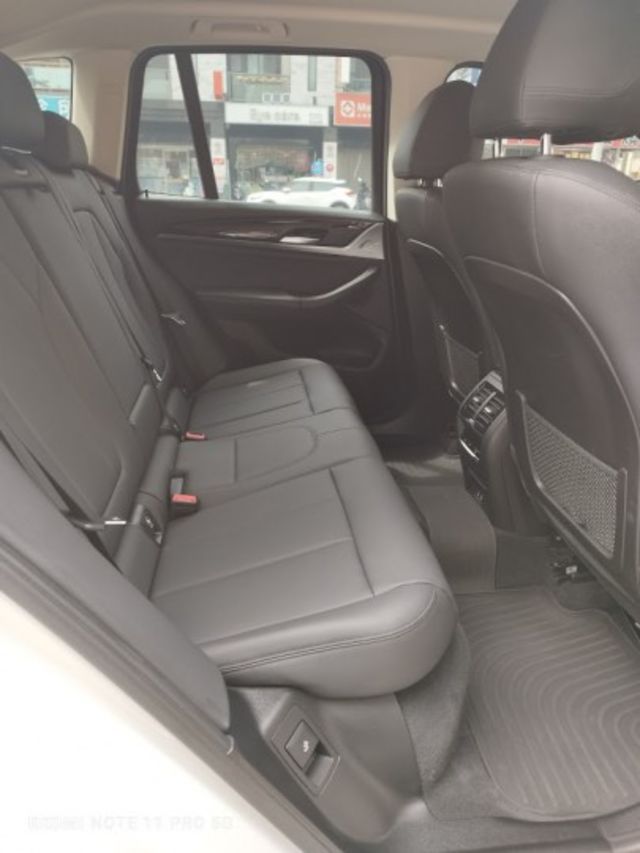 全場實車實價 絕不到場再加價 X3 XDRIVE 20I 里程保證 無泡水 無事故 無待修  第10張相片